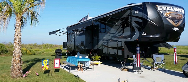 heartland-rv-covers-lifestyle.jpg